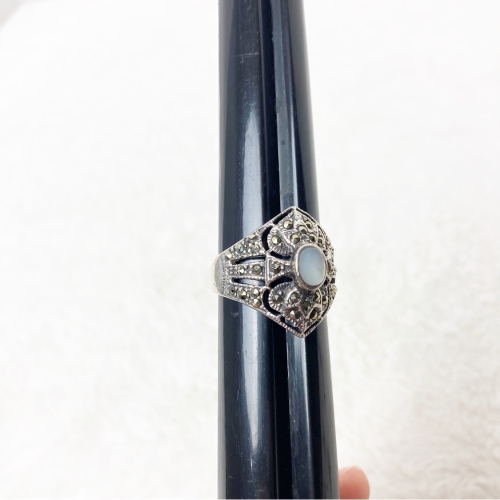 Sterling Silver 925 Ring Embedded With Mother of Pearl And Marcasite Stones - Picture 4 of 5